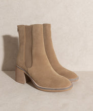 Load image into Gallery viewer, Olivia - Chelsea Heel Boots
