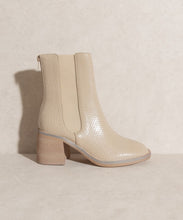 Load image into Gallery viewer, Olivia - Chelsea Heel Boots
