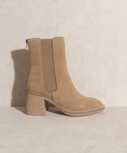 Load image into Gallery viewer, Olivia - Chelsea Heel Boots
