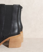 Load image into Gallery viewer, Olivia - Chelsea Heel Boots
