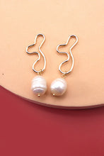 Load image into Gallery viewer, Cove Pearl Earrings
